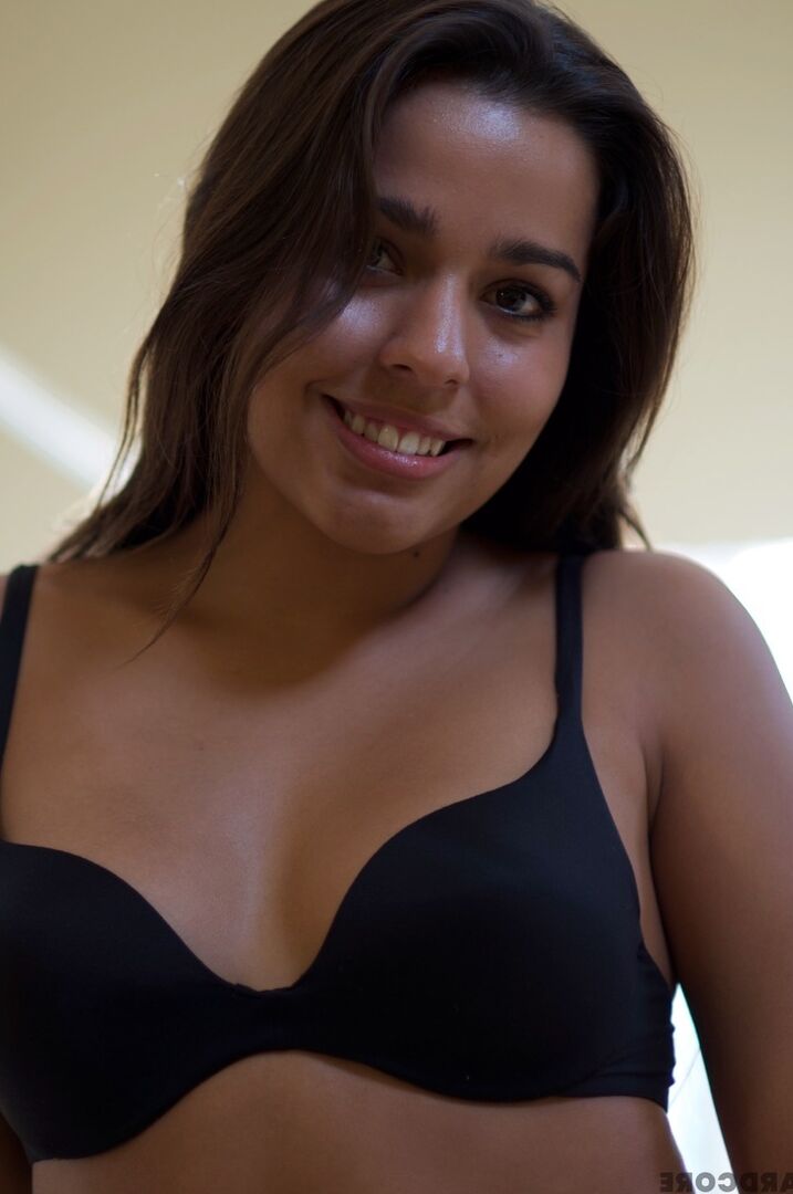 16P Reino UnidoAdolescentesMorenasPetitePeitos PequenosLingerieMeiasCalcinhasSozinho