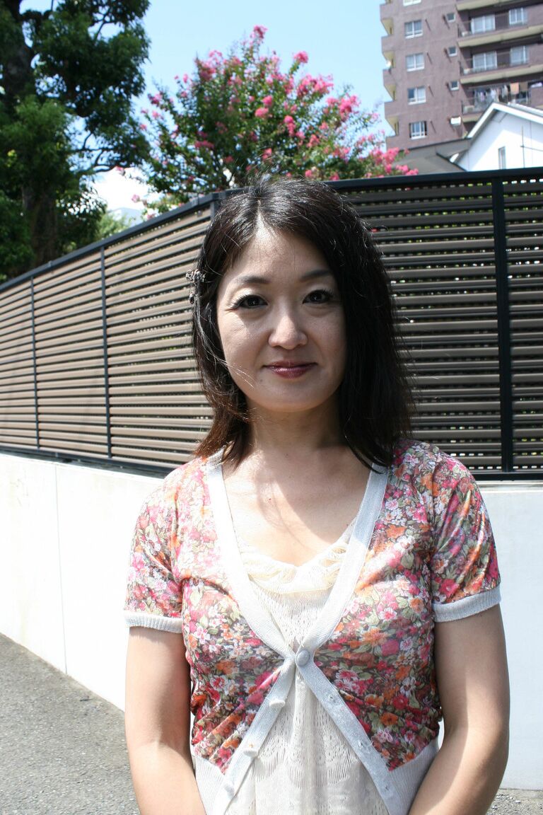 21P Vovó japonesa sexy mostra sua buceta peluda