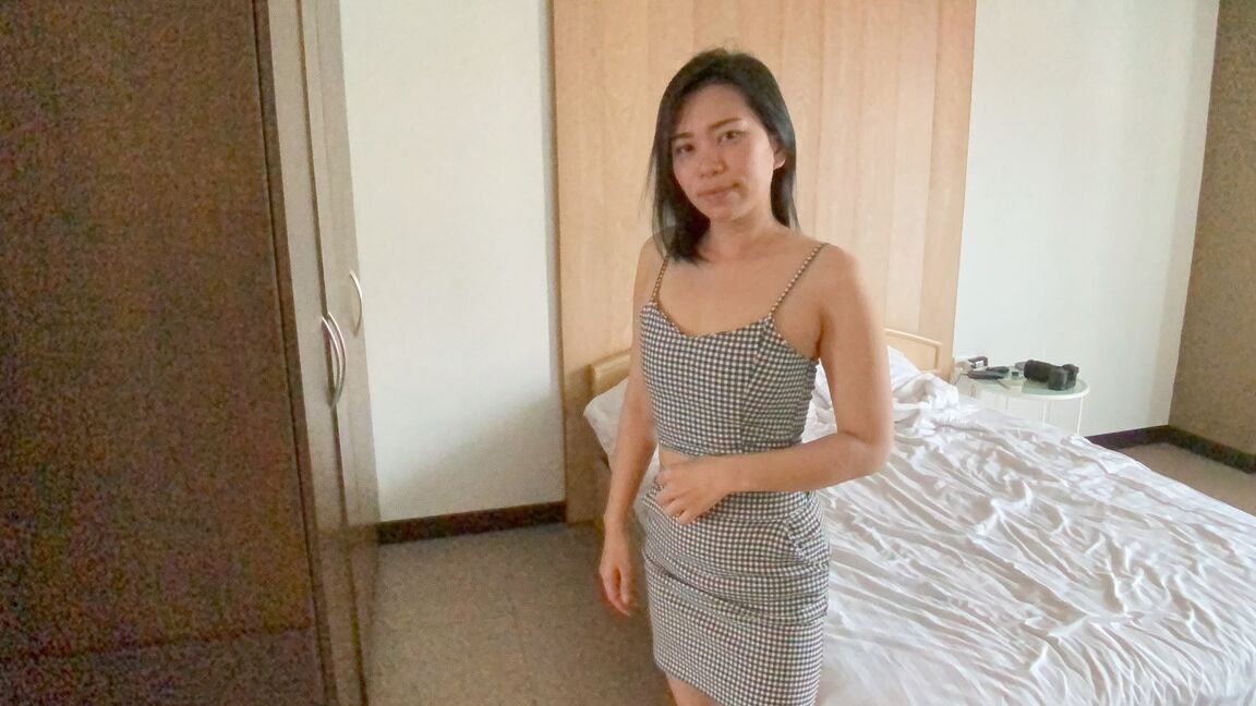 21P Ammy, une MILF asiatique chaude, suce