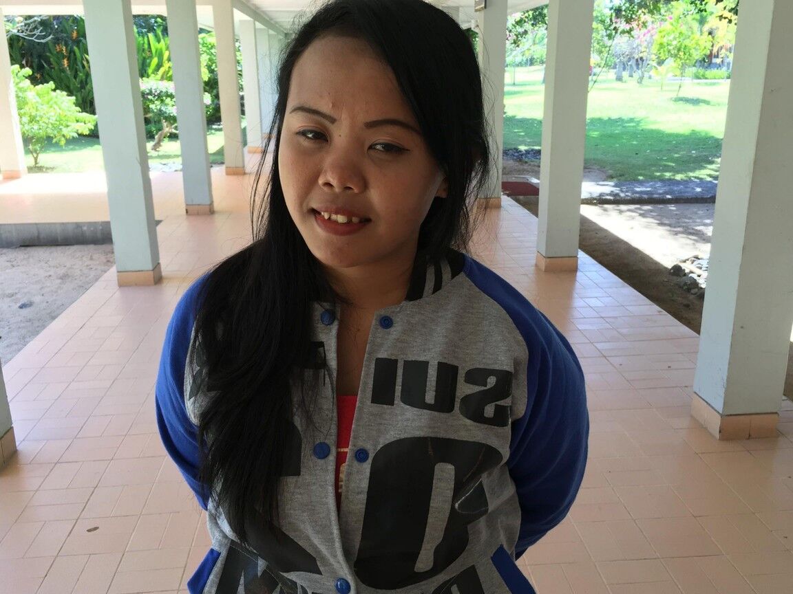21P ぽっちゃりアジア人美女 Ice B が巨根に手コキとハメ撮り騎乗位を与える
