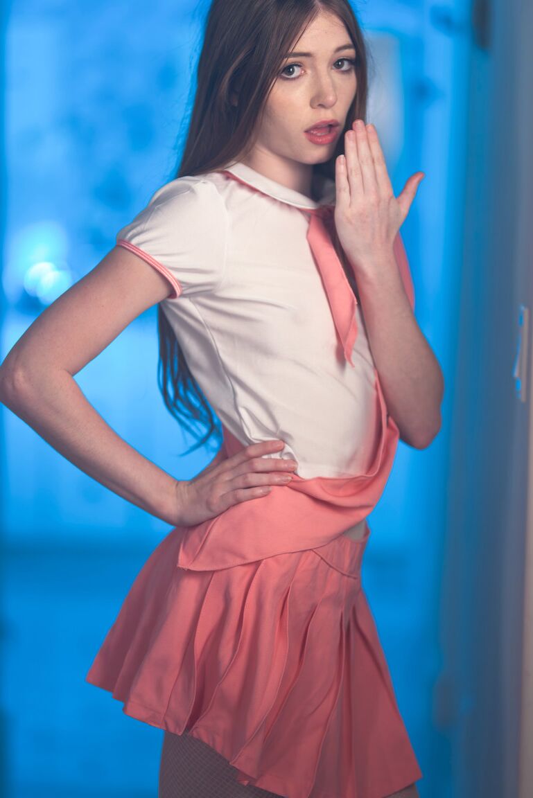 21P adolescente impertinente Myra geme