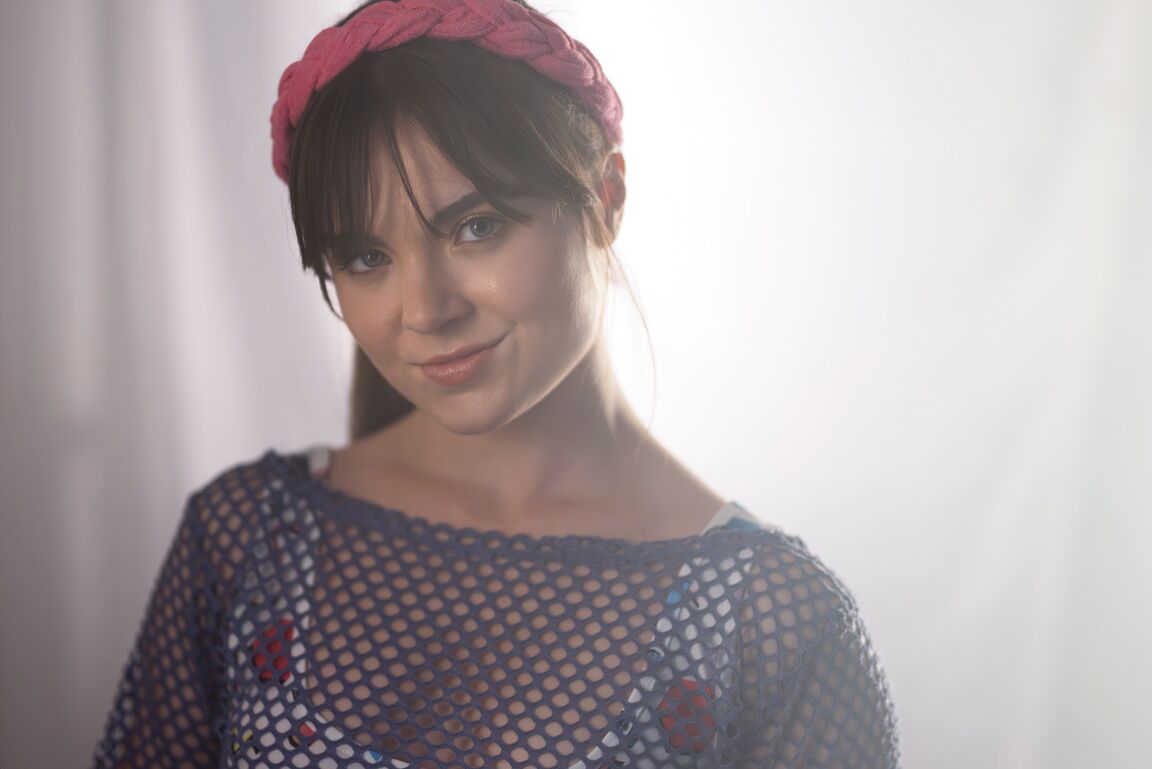 21P adolescente impertinente Myra geme