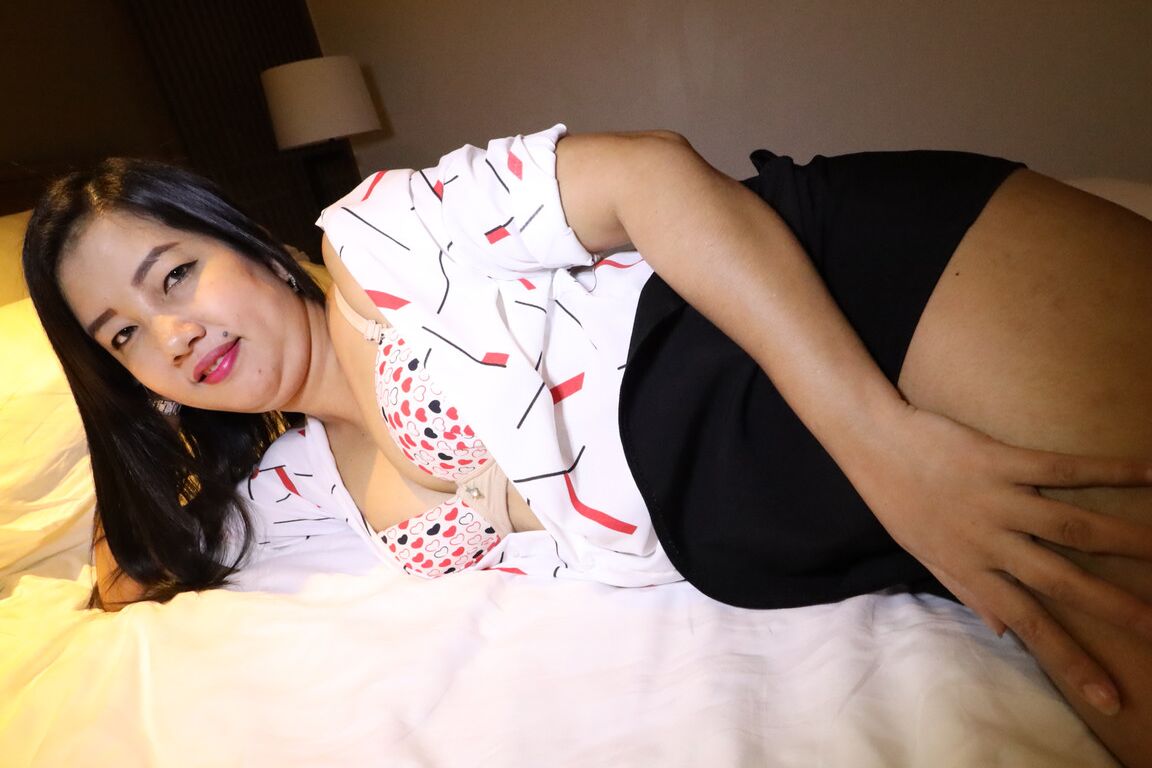 20P Apple D, une asiatique potelée, montre sa chatte crémée après un rapport sexuel en POV