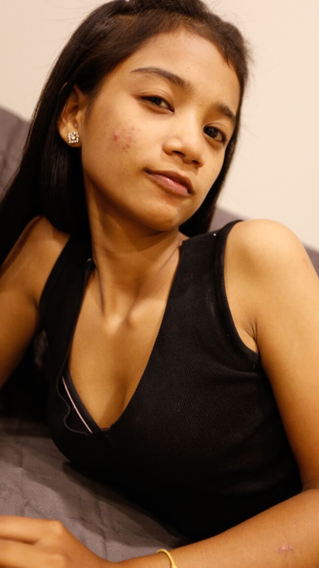 21P A asiática peluda Cat C gosta de sexo POV depois de um strip-tease sexy