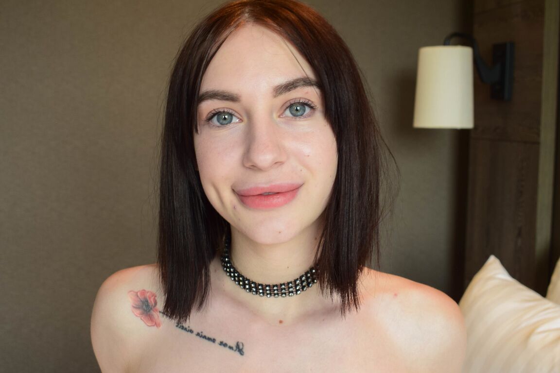 15P Pretty babe enjoys doggystyle sex with a hung stud and takes a facial