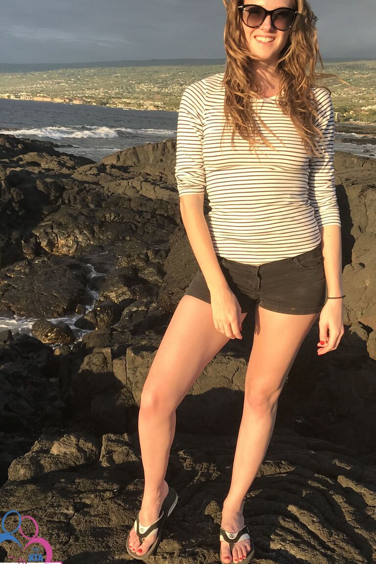 21P Loira amadora Ashley Lane mostra seu corpo de biquíni na praia