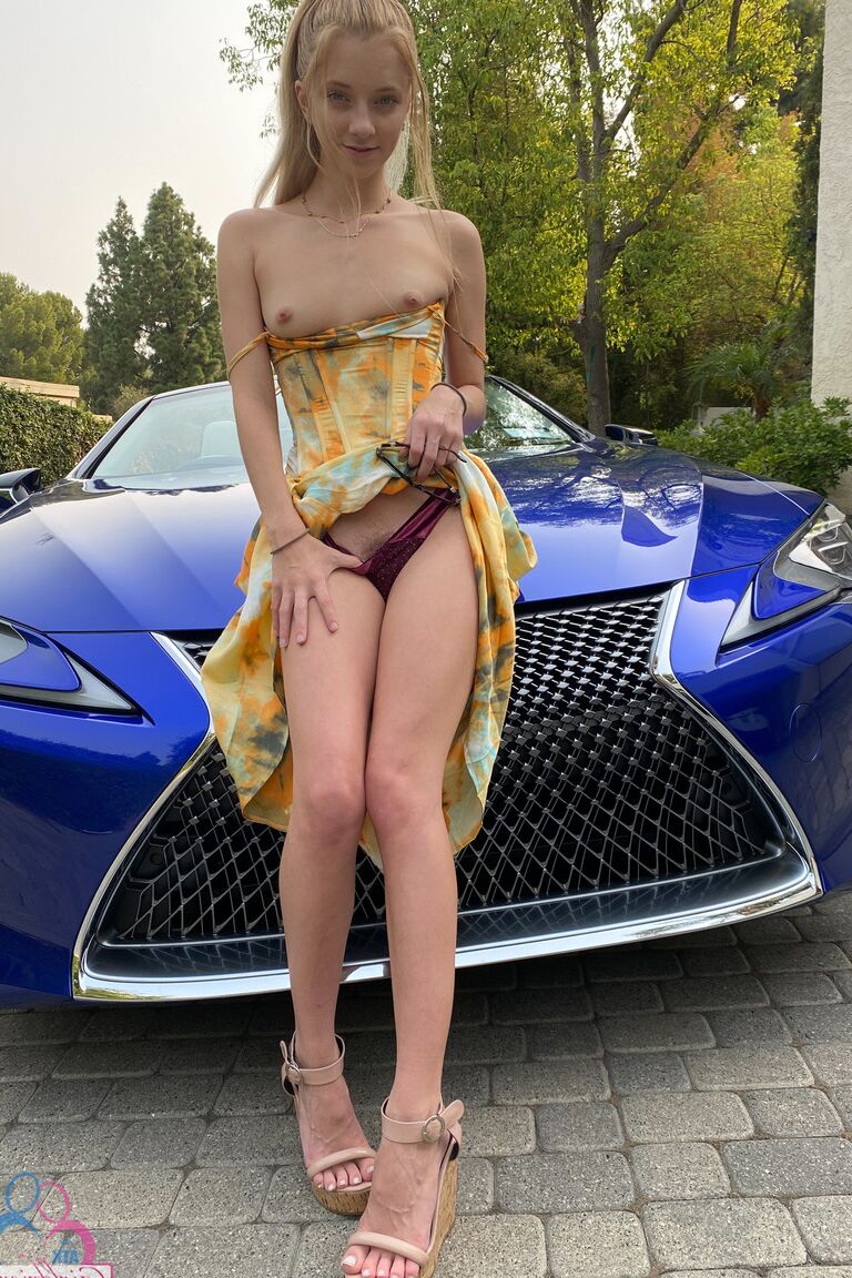 21P Amadora namorada Riley Star revela seus peitos