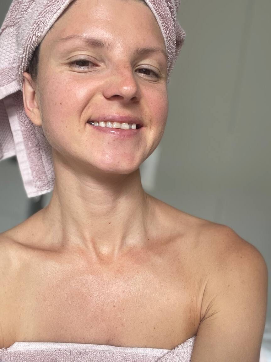 13P オールナチュラル OnlyFans 美女ジーナ・ガーソンがソロで小さなおっぱいを披露