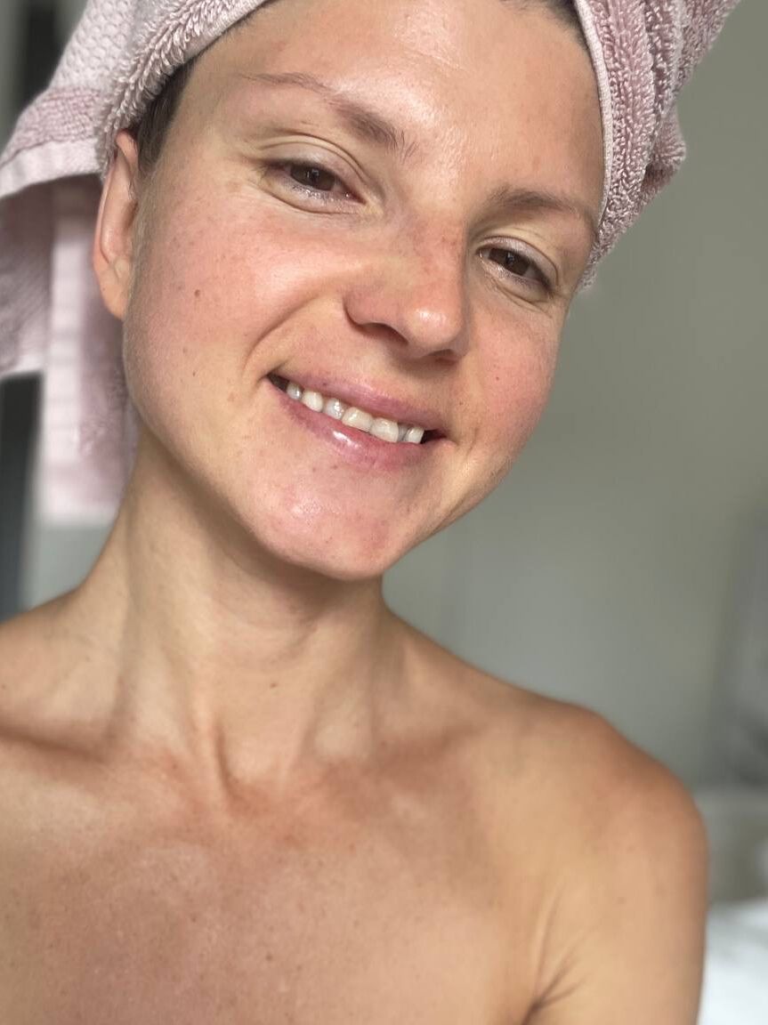 13P オールナチュラル OnlyFans 美女ジーナ・ガーソンがソロで小さなおっぱいを披露