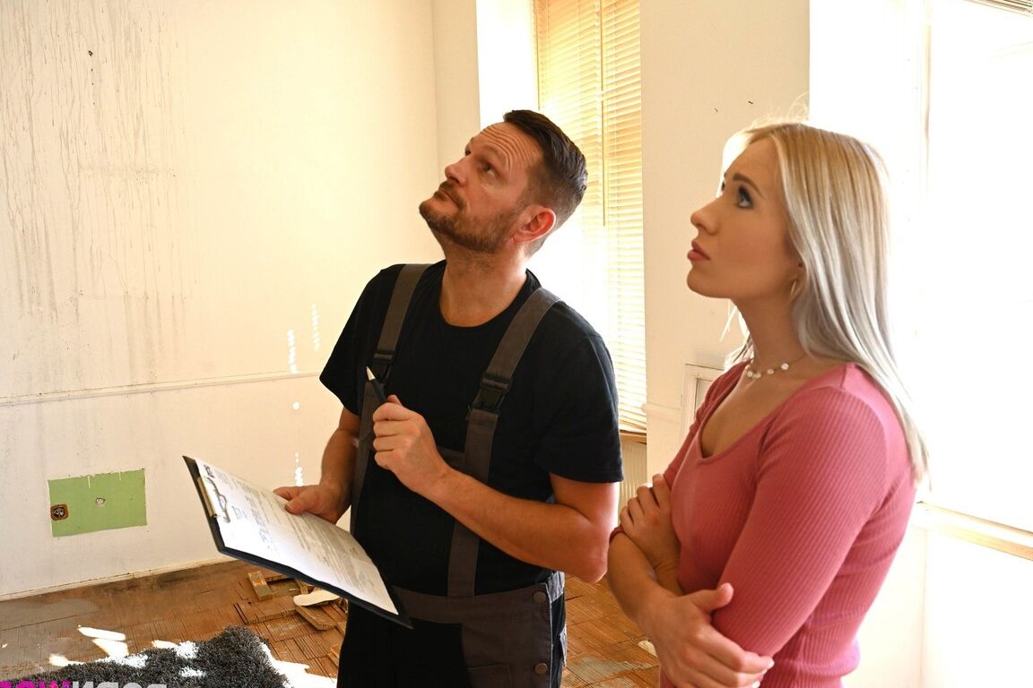 20P La sexy Ukrainienne Angelika Grays séduit un bricoleur et se fait baiser