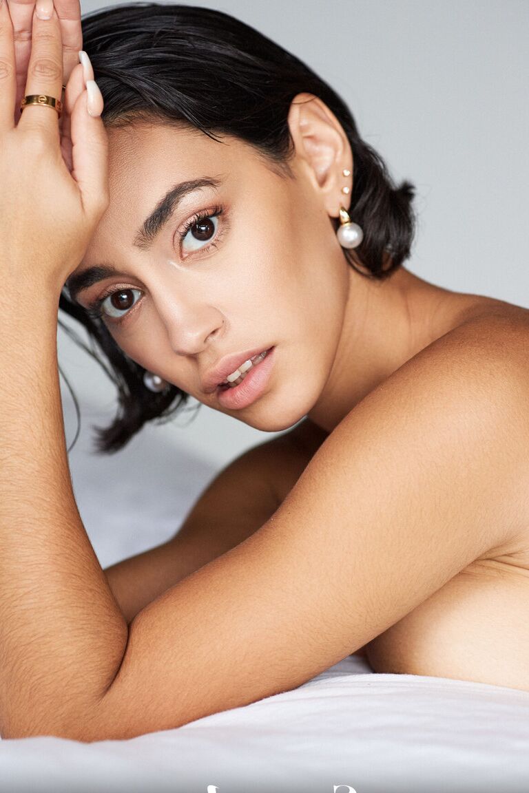 20P La jolie Mexicaine Danny Hernandez montre son magnifique corps nu
