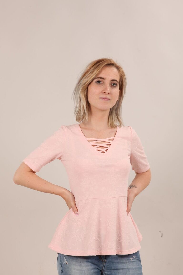 15P dünne deutsche Lia Louise reitet und lutscht einen riesigen weißen Schwanz