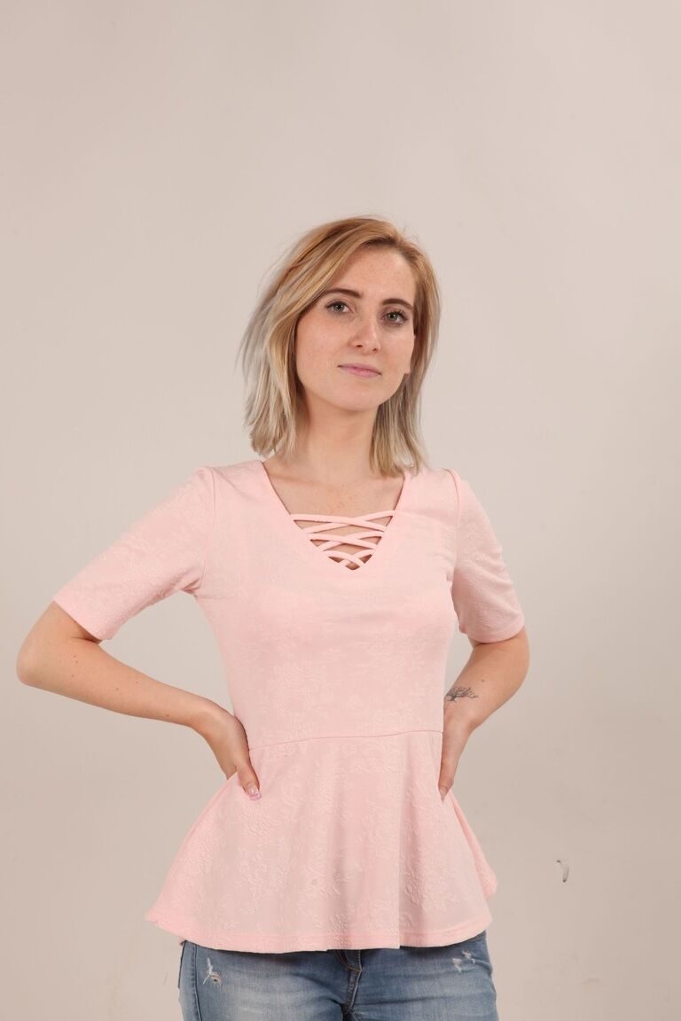 15P dünne deutsche Lia Louise reitet und lutscht einen riesigen weißen Schwanz