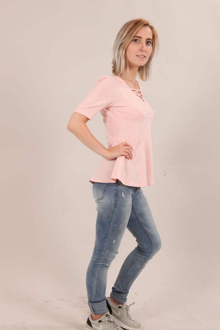15P dünne deutsche Lia Louise reitet und lutscht einen riesigen weißen Schwanz