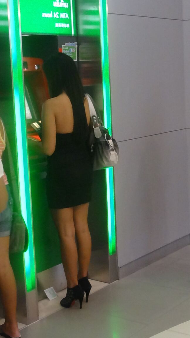 21P heißes Thai-Girl Mina zieht sich aus, posiert und genießt heißen Amateur-POV-Sex