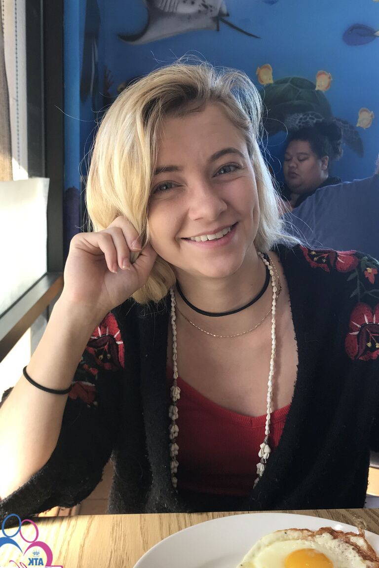 21P namorada amadora magra Riley Star posa