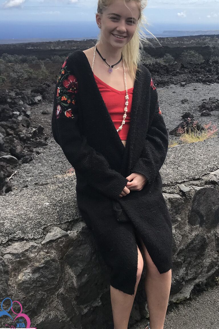 21P namorada amadora magra Riley Star posa