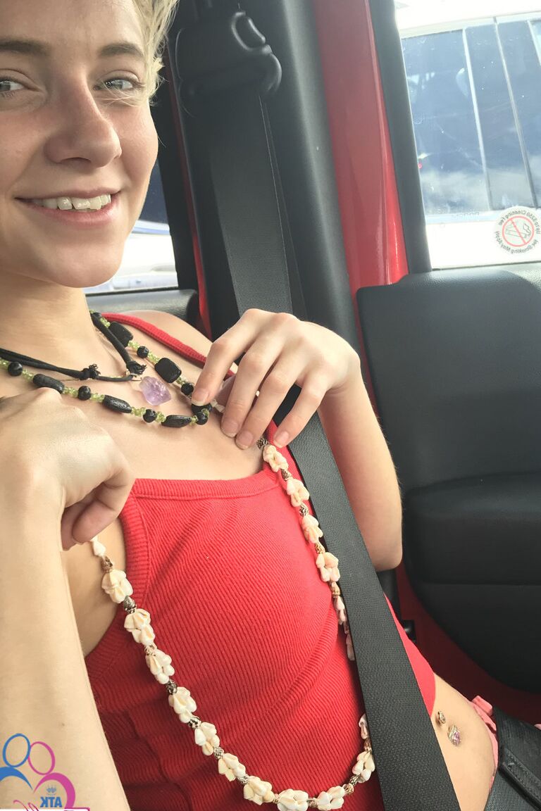 21P namorada amadora magra Riley Star posa