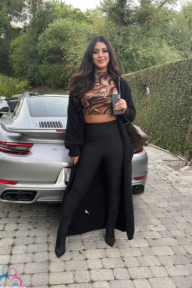 20P Amadora Latina namorada Sophia Leone deixa sair os seios