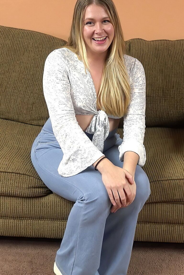 21P La encantadora gordita Heather Heaven se desnuda