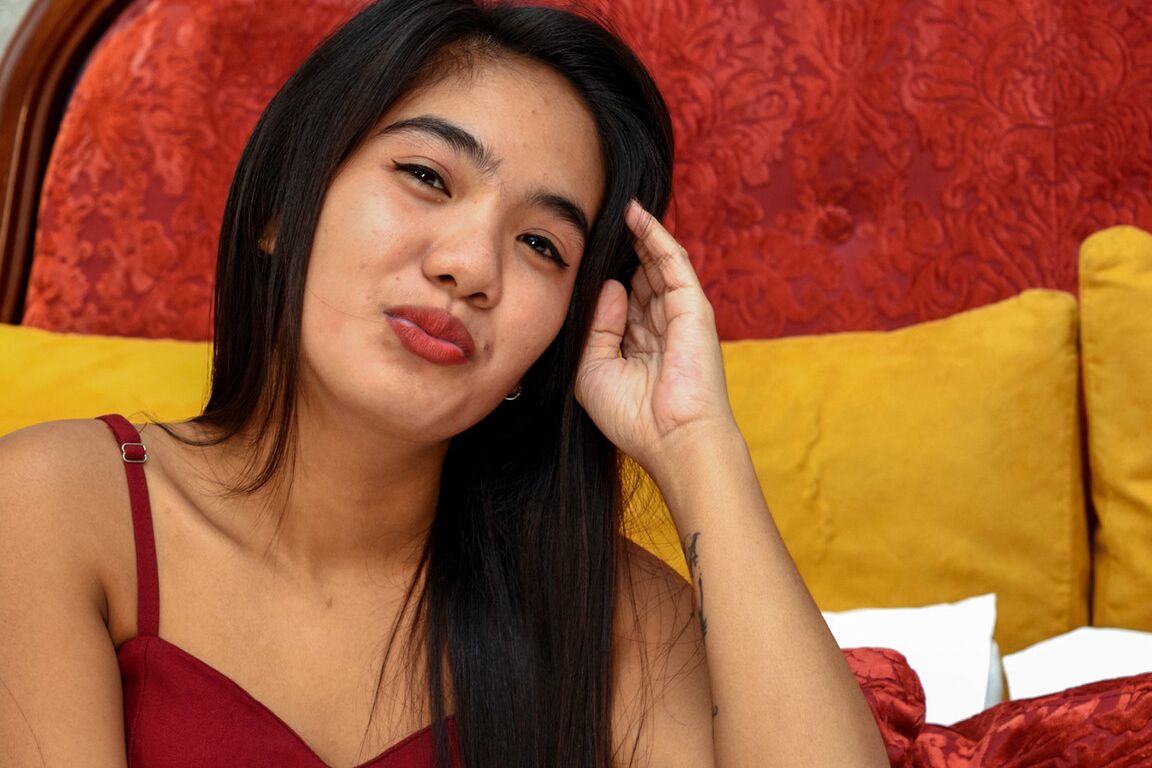 21P Gorgeous Filipina Andrea Villanueva spreads her hot ass cheeks & fucks in POV