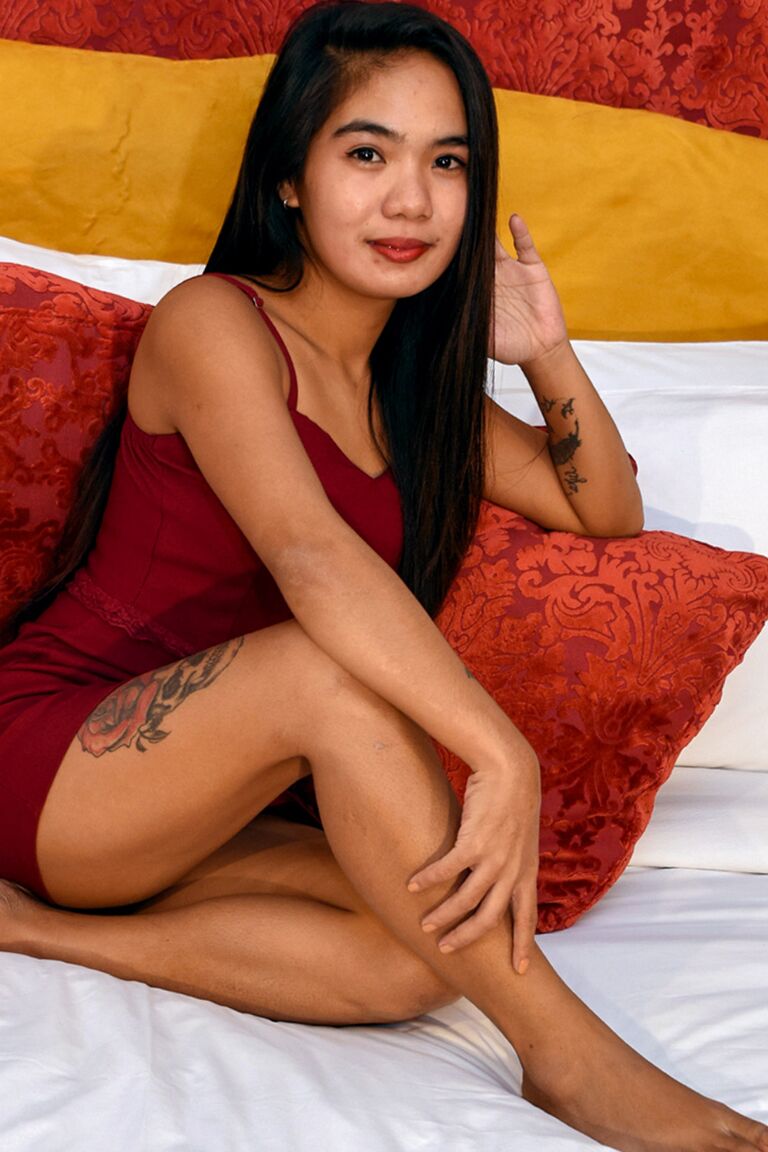 21P Gorgeous Filipina Andrea Villanueva spreads her hot ass cheeks & fucks in POV