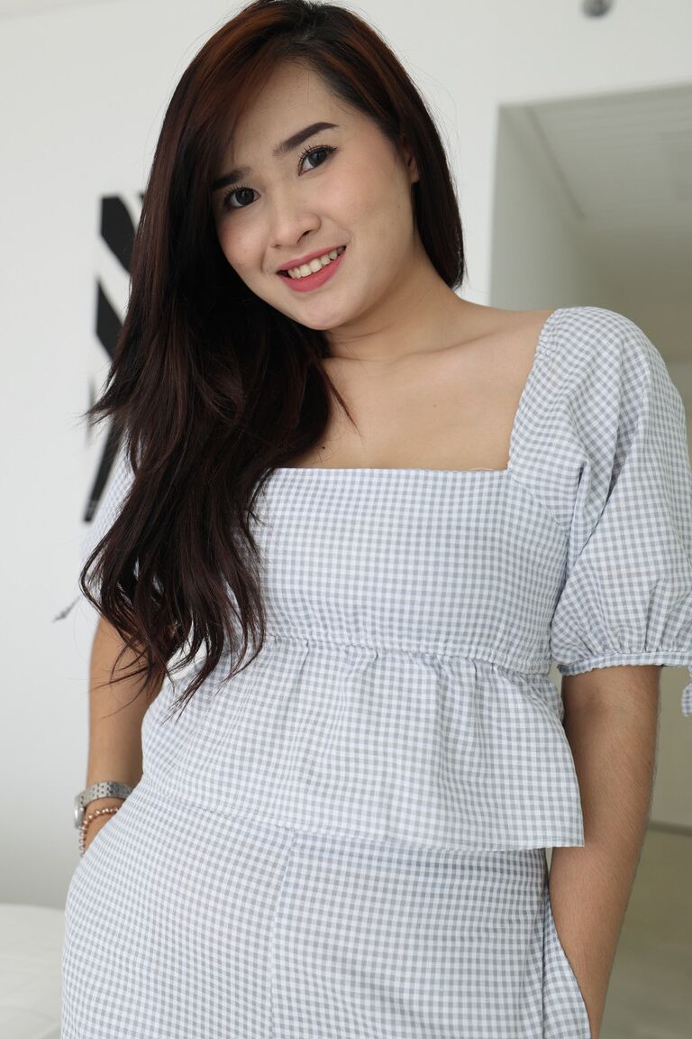 21P 巨乳のぽっちゃりアジア人ママ、ジャニーがハメ撮りで正常位でファック