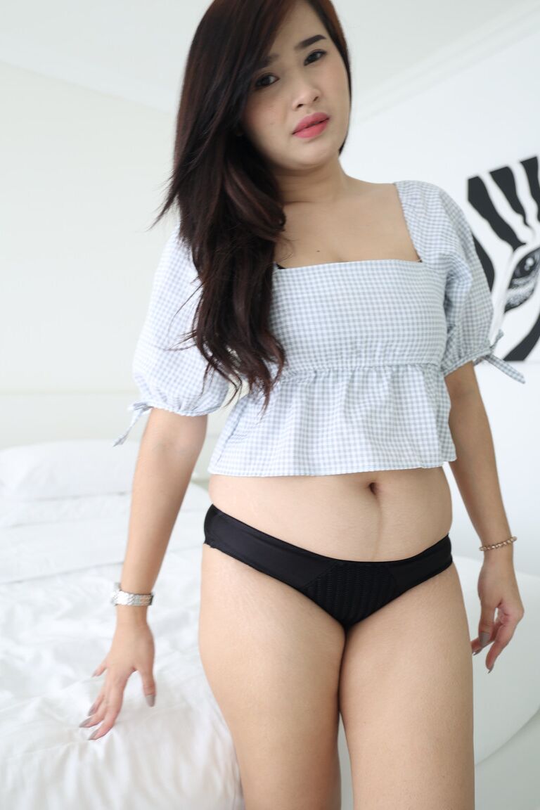 21P 巨乳のぽっちゃりアジア人ママ、ジャニーがハメ撮りで正常位でファック