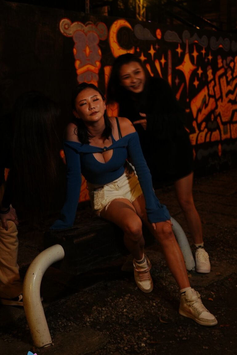 21P Mio, petite amie asiatique potelée, se fait baiser après son retour de la discothèque
