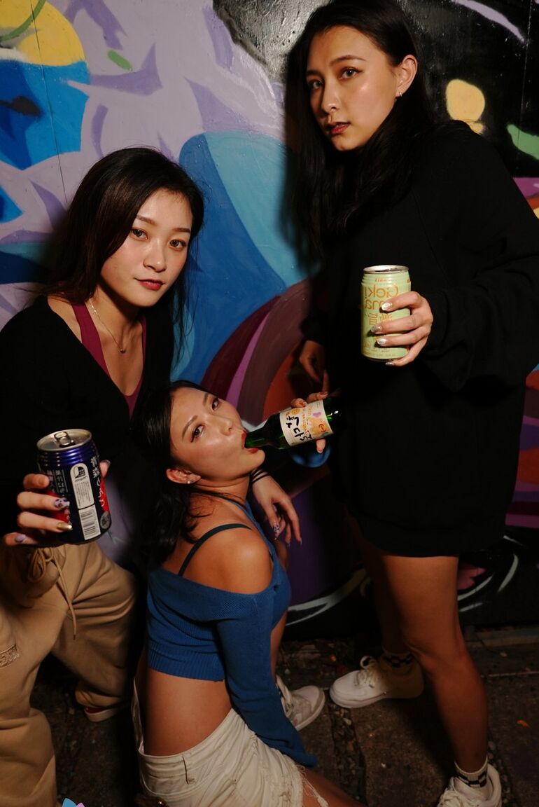 21P Mio, petite amie asiatique potelée, se fait baiser après son retour de la discothèque