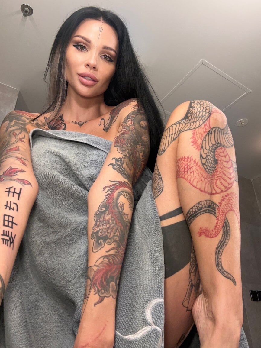 13P Inked OnlyFans model Sunny Free unveils her big tits and ass in a solo