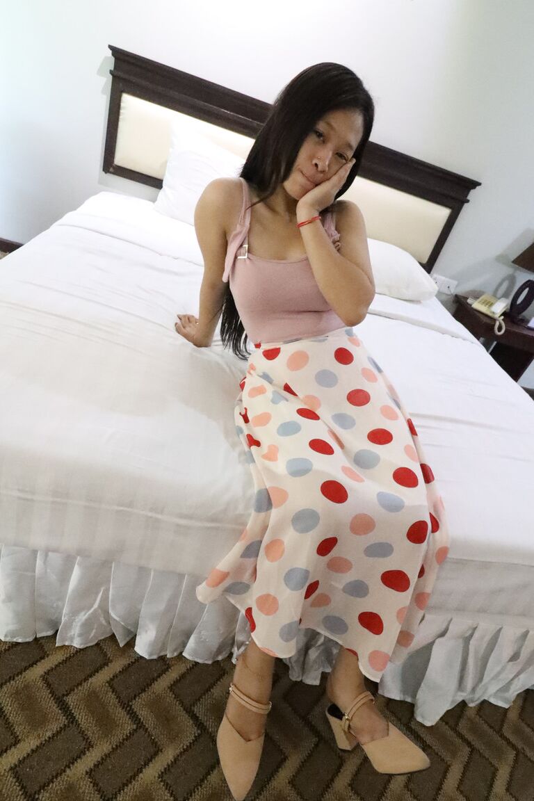 20P Petite Asian amateur Pangpang exposes her round ass and takes a dick in POV