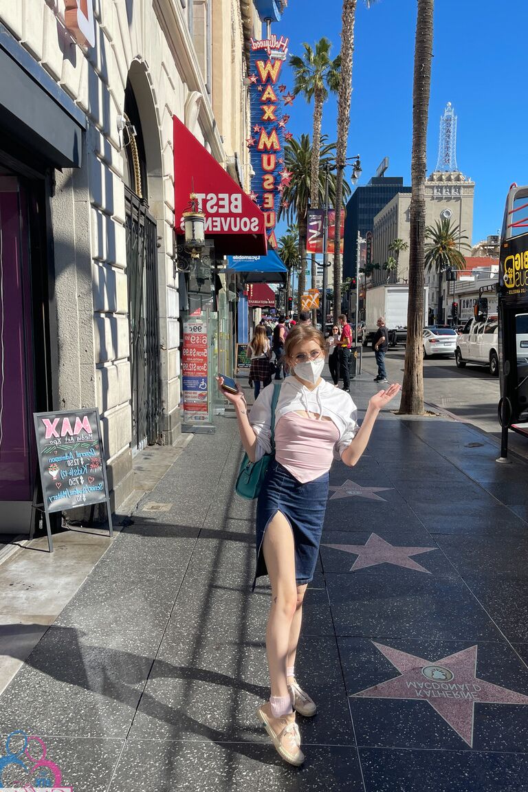 21P La sexy novia amateur Fiona Sprouts frotando su coño húmedo de cerca