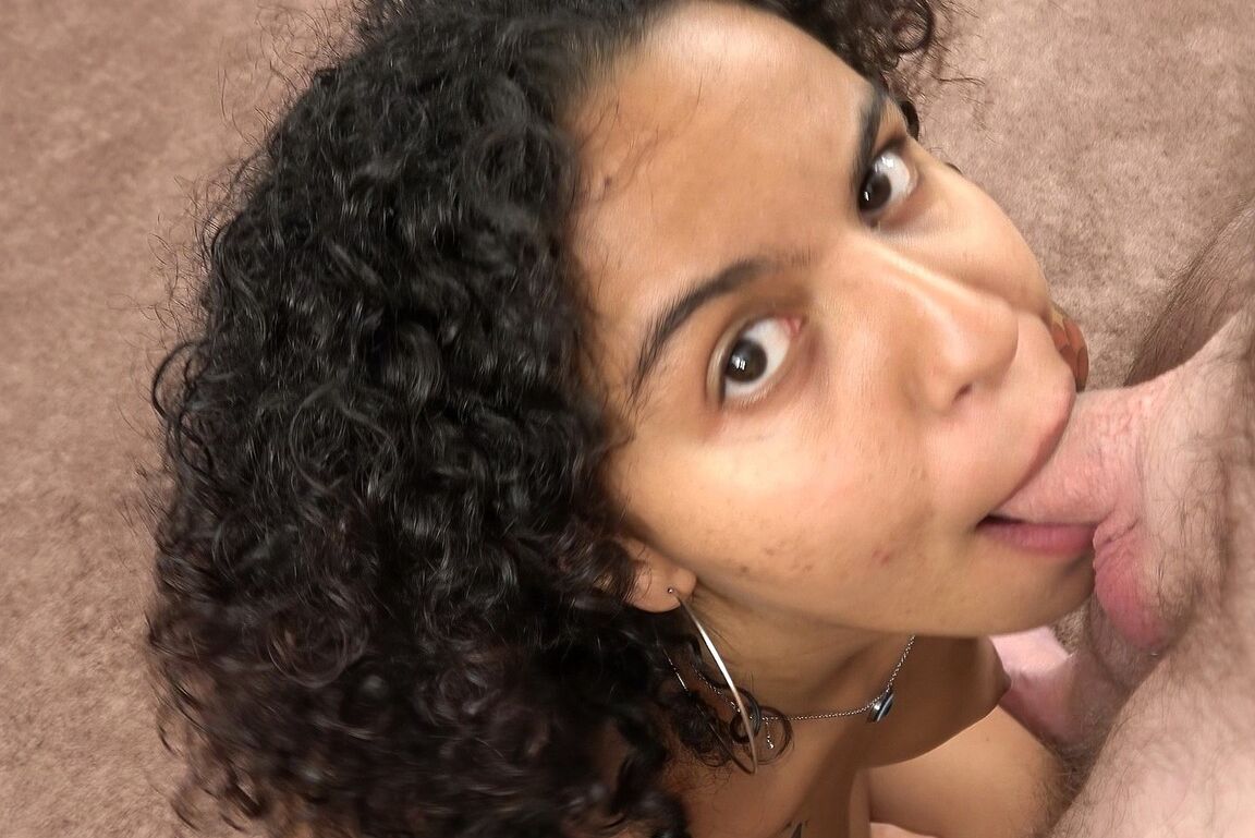 21P Curly-haired Latina Veronica Johnson peels at a casting & blows a white rod