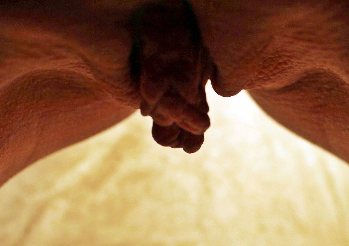 20P Abuela desinhibida muestra su clítoris maduro y protuberante en primeros planos extremos