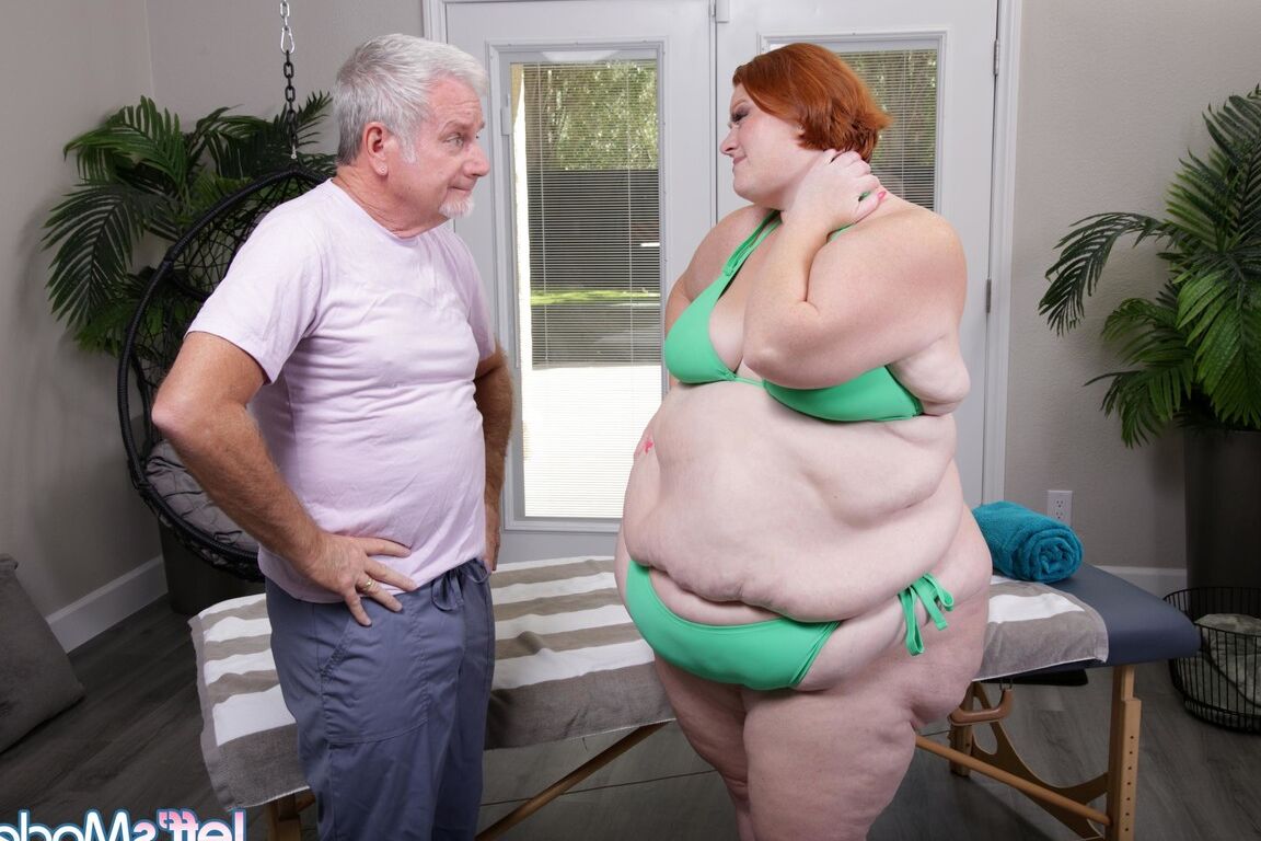 21P BBW Julie Ginger tem sua bunda grande adorada