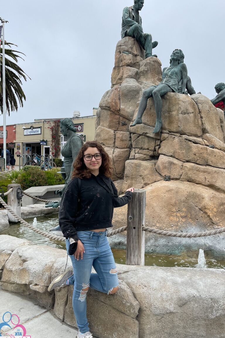 21P Nerdy girlfriend Leana Lovings poses by the sea & shows her twat at home