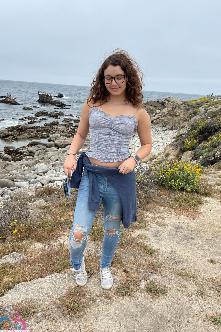 21P Nerdy girlfriend Leana Lovings poses by the sea & shows her twat at home