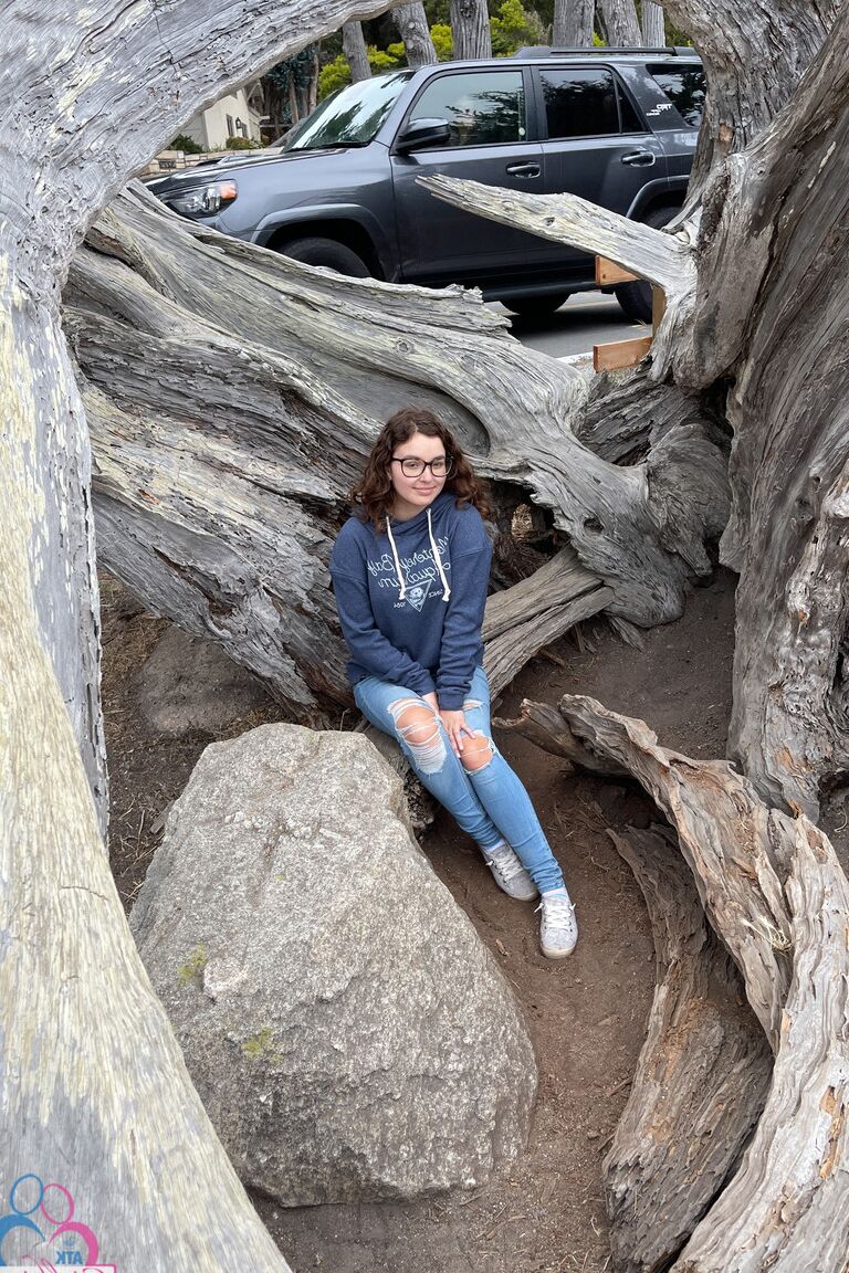 21P Nerdy girlfriend Leana Lovings poses by the sea & shows her twat at home
