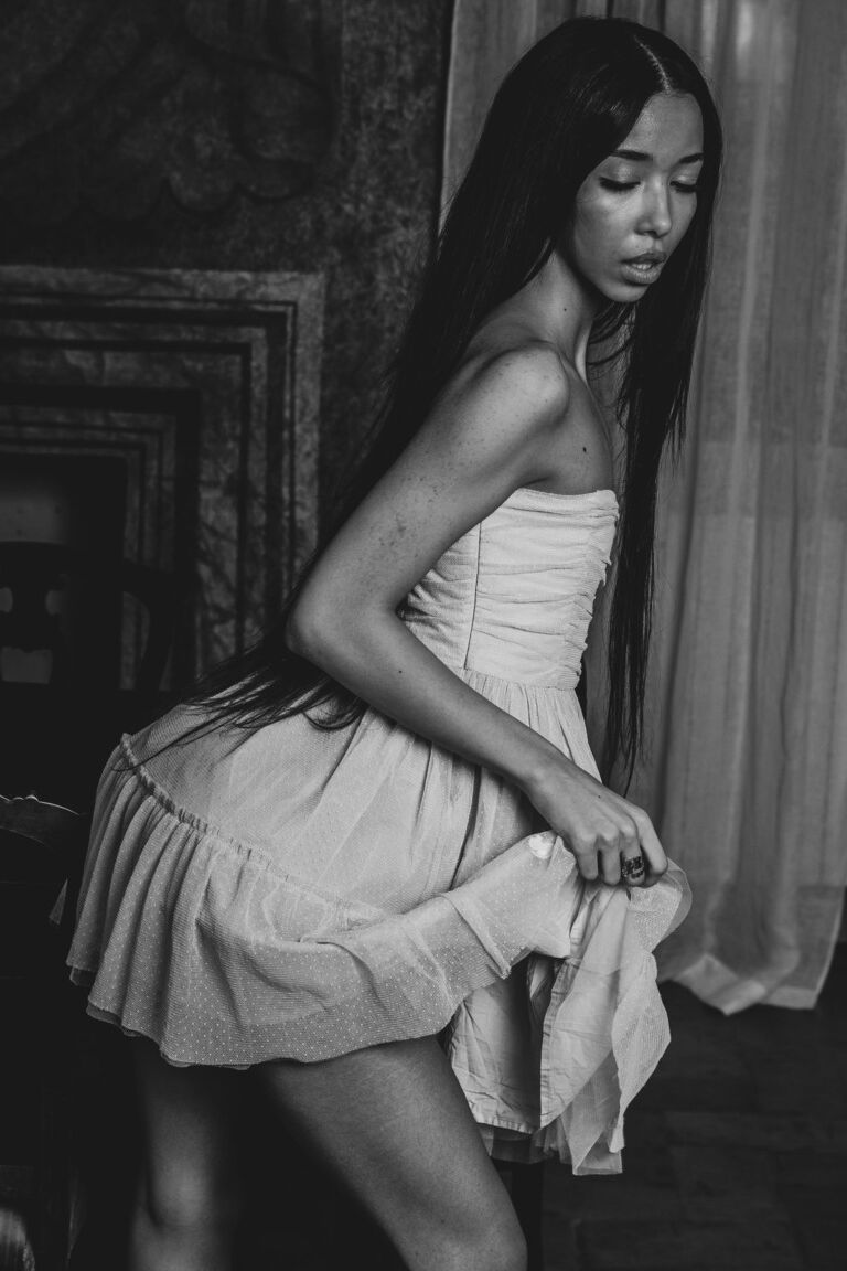 21P Met Art Lia Lin