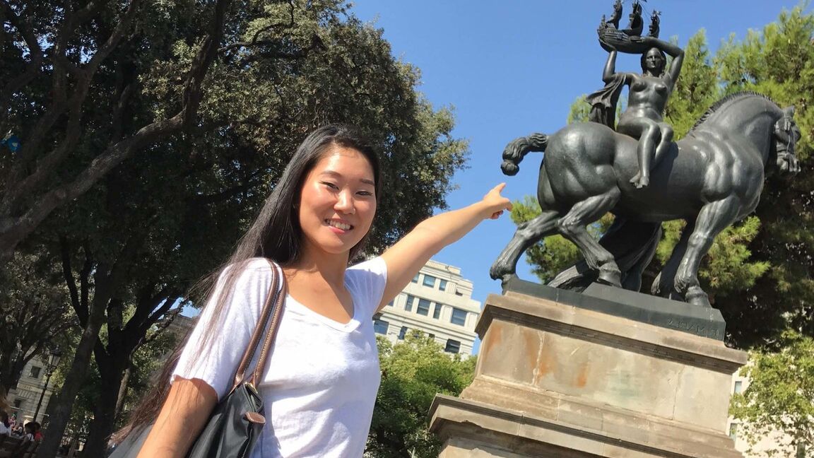 21P La encantadora asiática Fang B recibe una polla estilo perrito