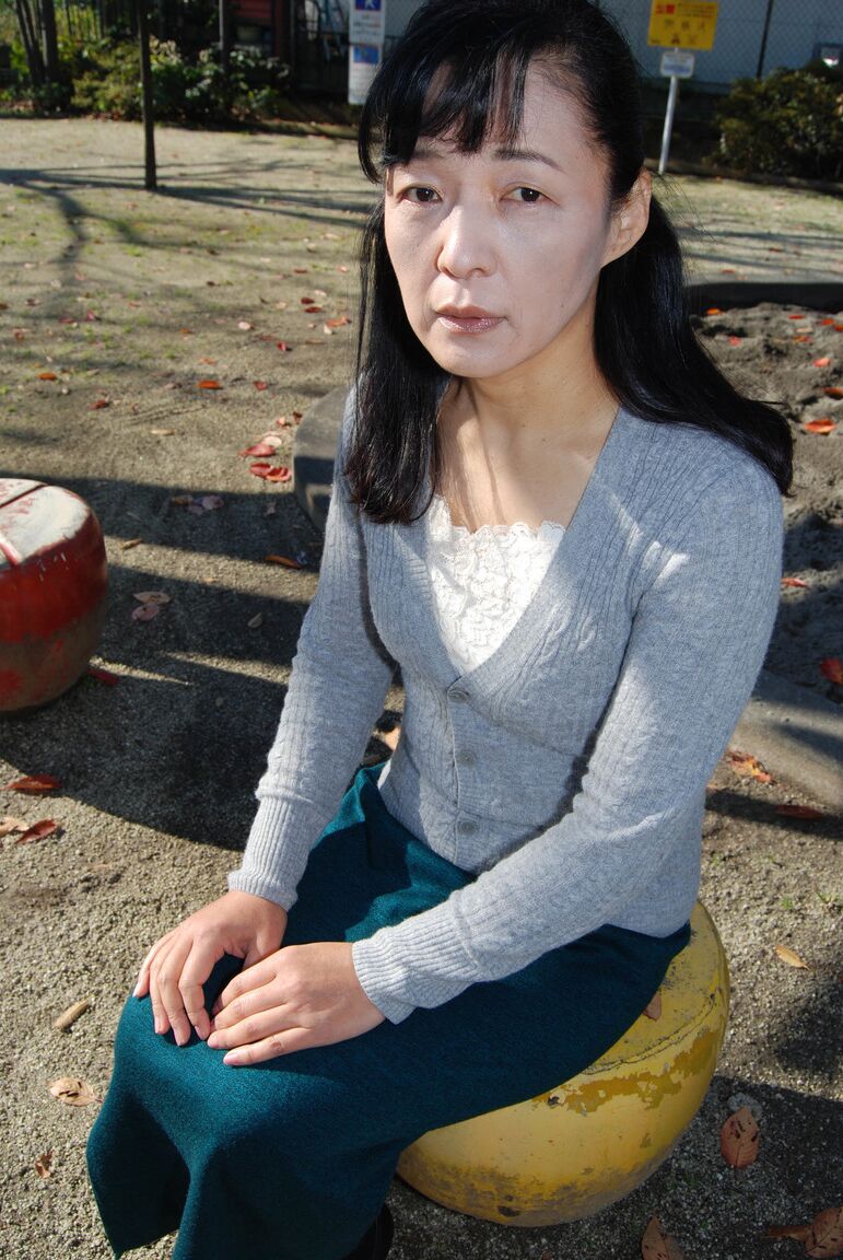 21P Japanese grandma Kiyoe Majima shows off her body and poses nude at home