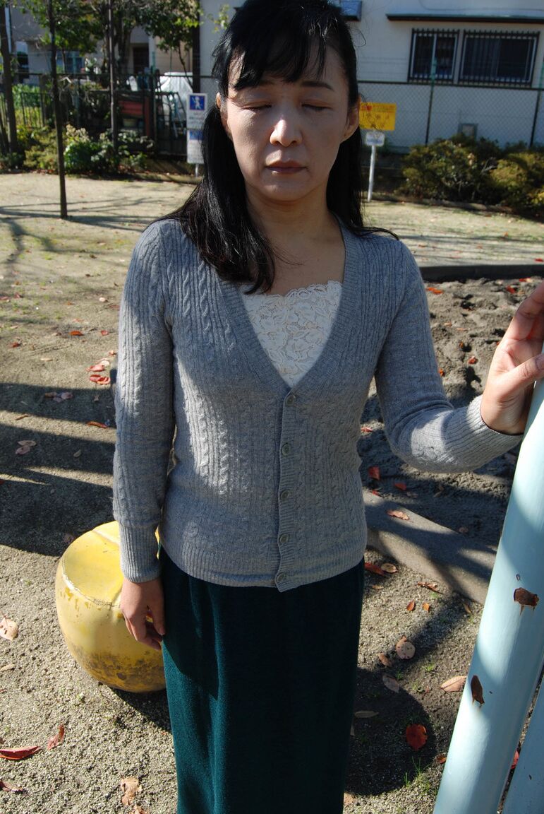 21P Japanese grandma Kiyoe Majima shows off her body and poses nude at home