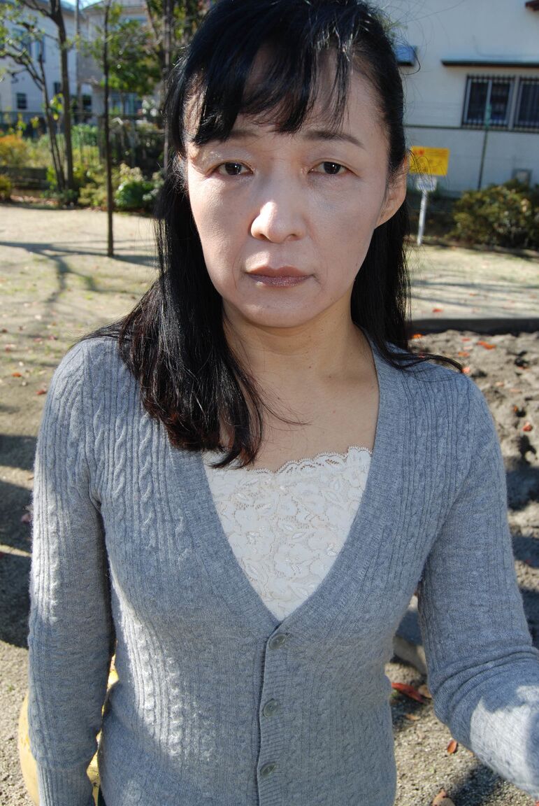 21P Japanese grandma Kiyoe Majima shows off her body and poses nude at home