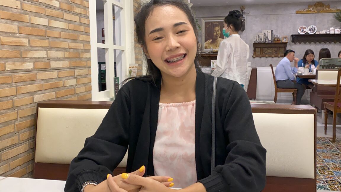 Das 21-jährige asiatische Mädchen Fern B beendet einen Tag mit POV-Hardcore-Sex in einem Hotelzimmer