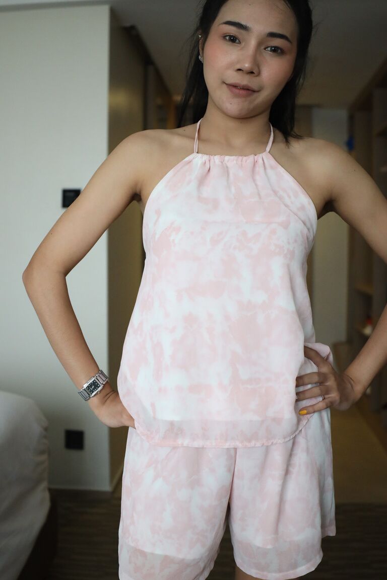 Das 21-jährige asiatische Mädchen Fern B beendet einen Tag mit POV-Hardcore-Sex in einem Hotelzimmer