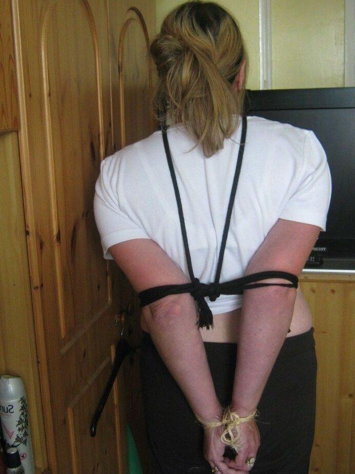 16P Amadores 13Amadores, Bondage, Donzela em perigo