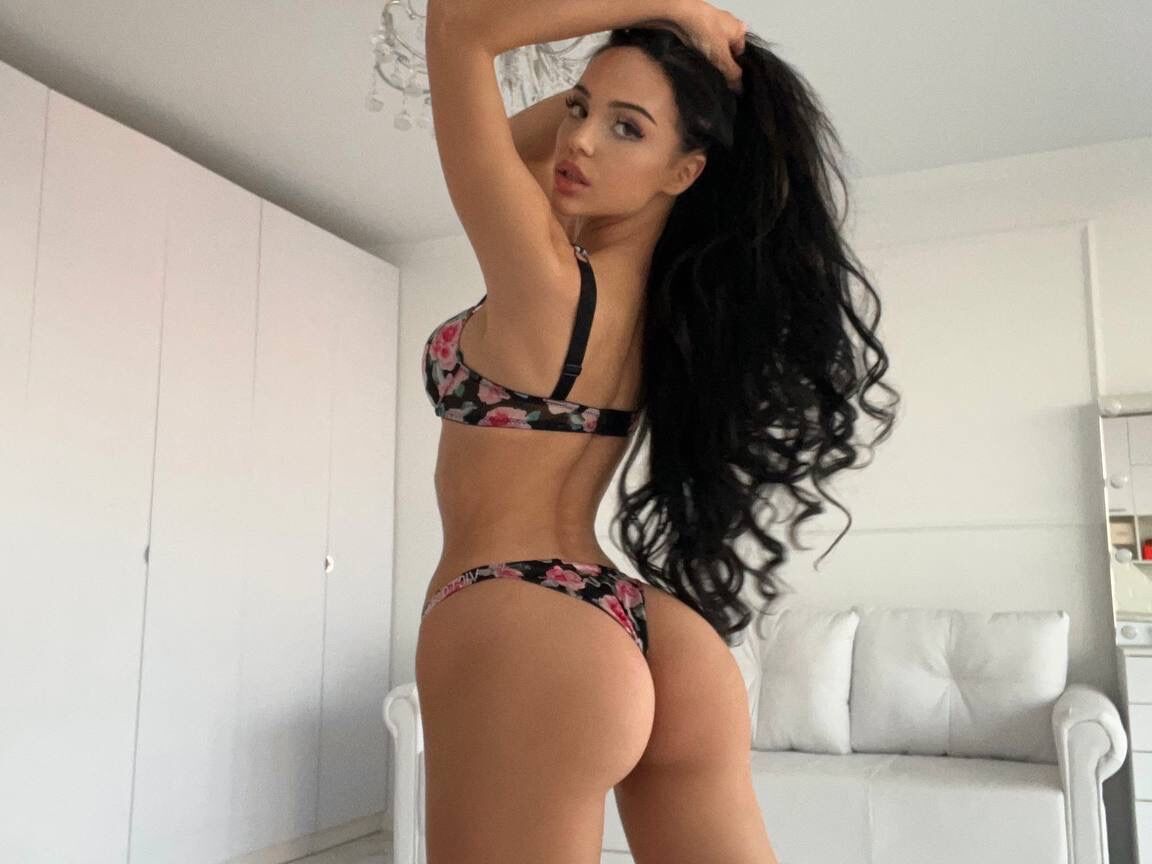 10P La preciosa cámara de Onlyfans Anastasia Vi muestra su pequeño cuerpo perfecto