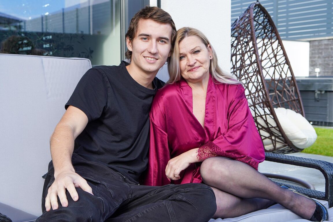 21P Grandmams Dominika Curv, Egi Hunt