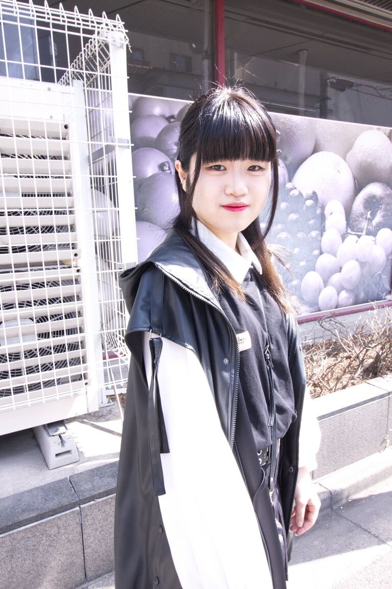 21P Die versaute asiatische Teenagerin Otoka Aoki stellt ihren Körper zur Schau, bevor sie tief durchgevögelt wird